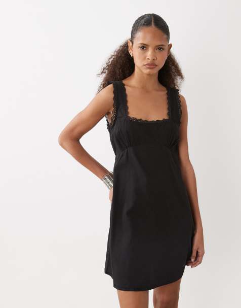 ASOS DESIGN – Czarna jeansowa sukienka mini z szydełkowanym wykończeniem - view 1