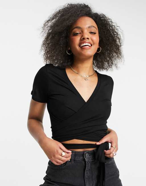 ASOS DESIGN – Czarna kopertowa bluzka z krótkimi rękawami