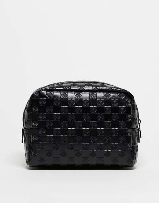 ASOS DESIGN – Czarna kosmetyczka z imitacji skóry z wytłoczonym wzorem szachownicy