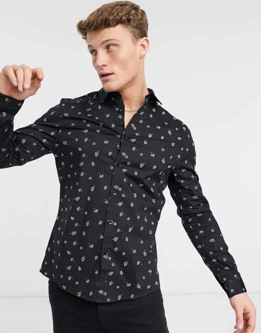 ASOS DESIGN – Czarna koszula o dopasowanym kroju ze stretchem, z nadrukiem na całej powierzchni