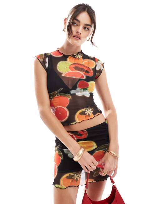 ASOS DESIGN – Czarna krótka koszulka ze wzorem w tropikalne owoce, część zestawu