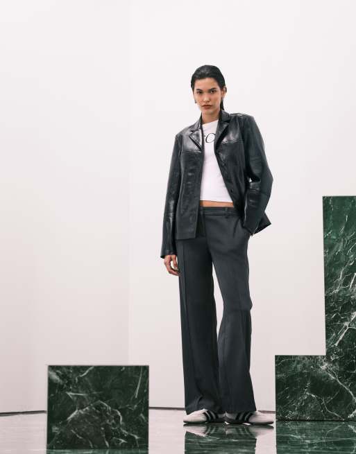 ASOS DESIGN – Czarna kurtka z błyszczącej imitacji skóry w stylu lat 90., 3 z 4