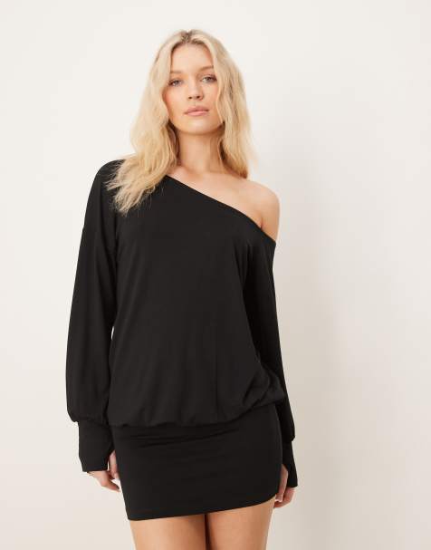 ASOS DESIGN – Czarna luźna sukienka mini z dziurkami na kciuki i asymetrycznym dekoltem - view 1