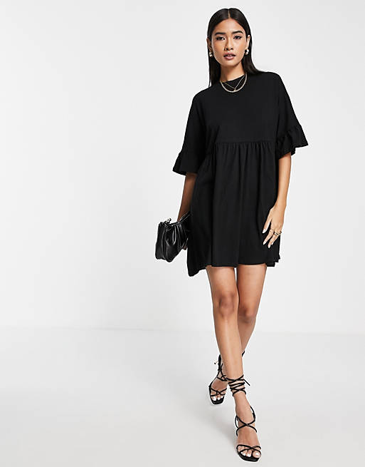 ASOS DESIGN – Czarna luźna sukienka o kroju oversize z falbankami na rękawach