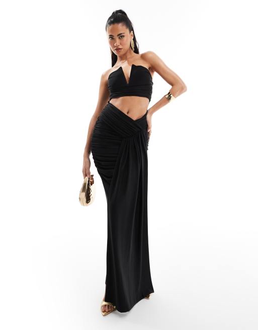 ASOS DESIGN – Czarna, marszczona sukienka midi z głębokim dekoltem bandeau z wcięciem w szpic