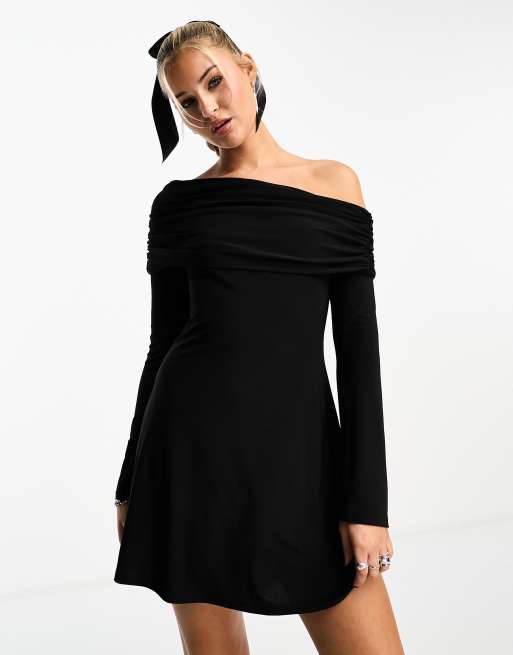 ASOS DESIGN – Czarna marszczona sukienka mini z odsłoniętymi ramionami i dekoltem w łódkę