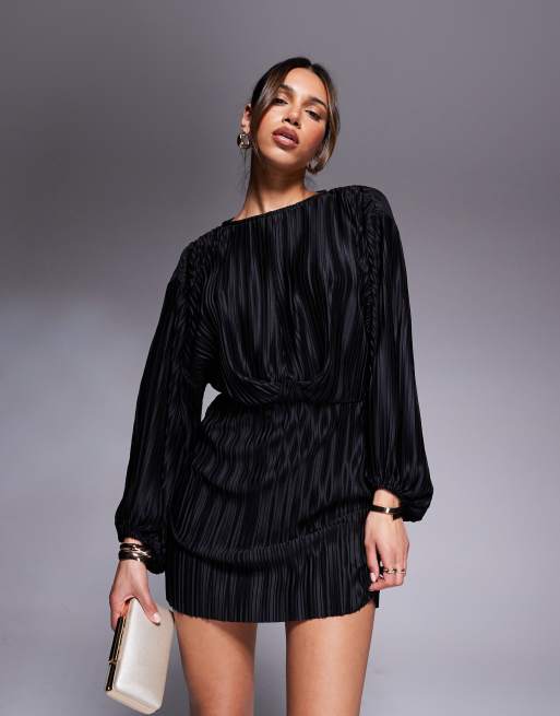 ASOS DESIGN – Czarna plisowana sukienka mini z wcięciem w talii i obszernymi rękawami z obcisłymi mankietami