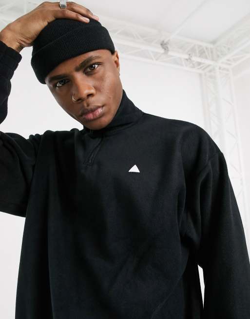 ASOS DESIGN – Czarny komplet z polaru z nadrukiem trójkąta, 2 z 3
