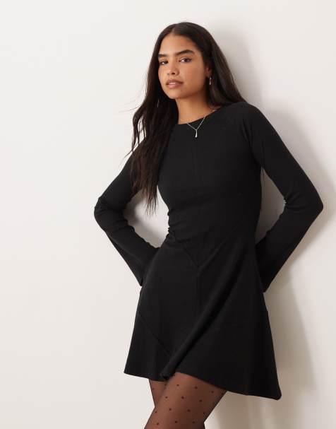 ASOS DESIGN – Czarna prążkowana sukienka mini o kroju skater z rozszerzanymi rękawami i ozdobnymi szwami - view 1