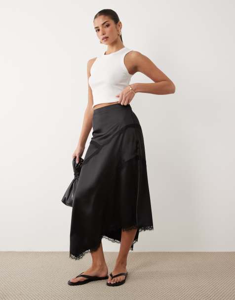 ASOS DESIGN – Czarna satynowa asymetryczna spódnica maxi z koronkową wstawką - view 1