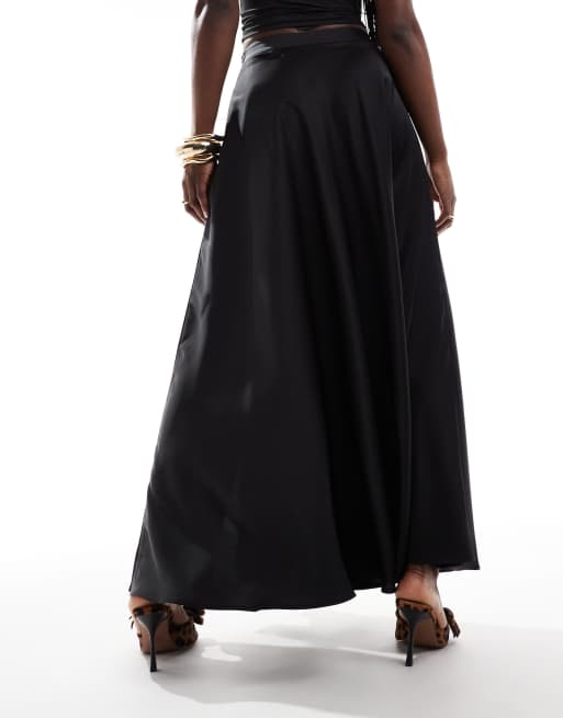 ASOS DESIGN – Czarna satynowa spódnica maxi z rozcięciem, 3 z 5