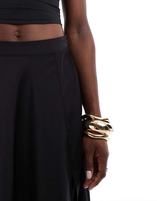 ASOS DESIGN – Czarna satynowa spódnica maxi z rozcięciem, 4 z 5