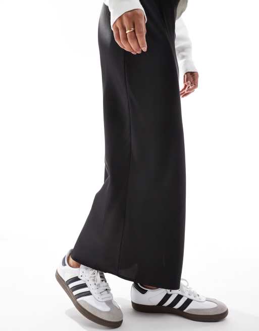 ASOS DESIGN – Czarna, satynowa spódnica midi cięta ze skosu, 5 z 5