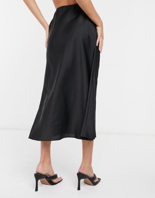 ASOS DESIGN – Czarna satynowa spódnica midi cięta ze skosu, 4 z 4
