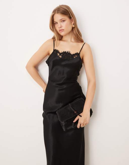 ASOS DESIGN – Czarna satynowa sukienka maxi na ramiączkach z koronkowym wykończeniem
