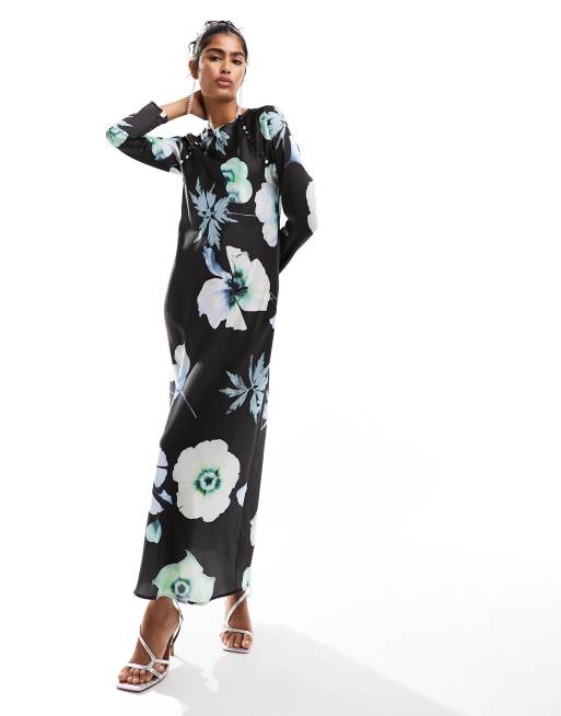 ASOS DESIGN – Czarna satynowa sukienka maxi ze skosu w kwiatowy wzór z ozdobnymi guzikami