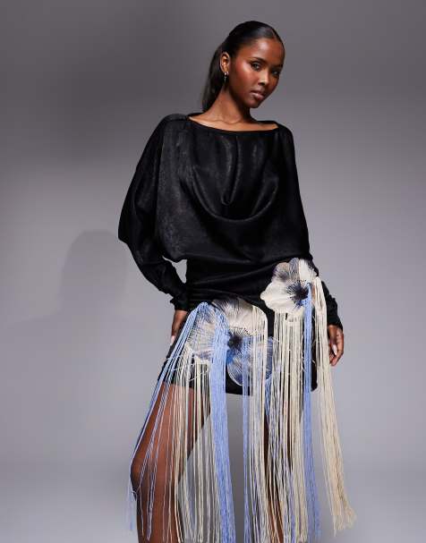 ASOS DESIGN – Czarna satynowa sukienka mini w haftowany kwiatowy wzór z frędzlami - view 1