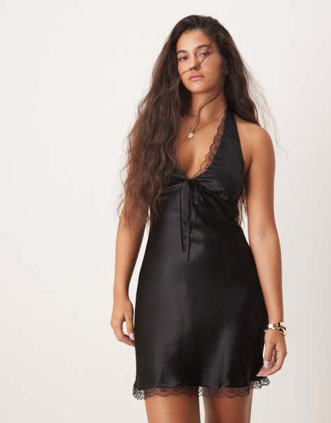 ASOS DESIGN – Czarna satynowa sukienka mini z głębokim dekoltem halter i koronkowym wykończeniem - view 1