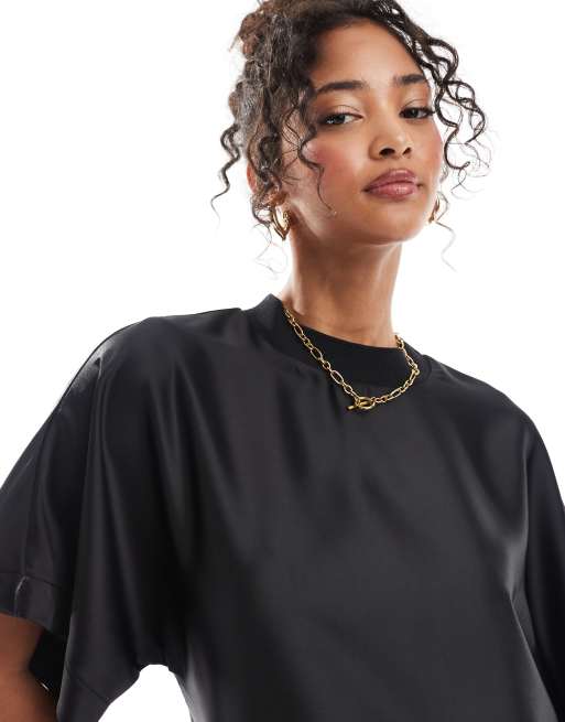 ASOS DESIGN – Czarna satynowa sukienka t-shirtowa midi oversize, 3 z 4