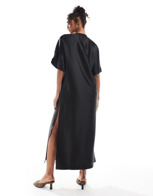 ASOS DESIGN – Czarna satynowa sukienka t-shirtowa midi oversize, 4 z 4