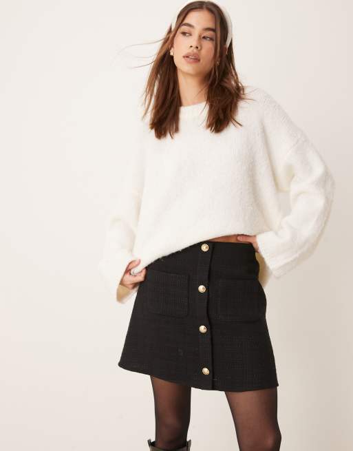 ASOS DESIGN – Czarna spódnica mini z materiału boucle zapinana na guziki z przodu