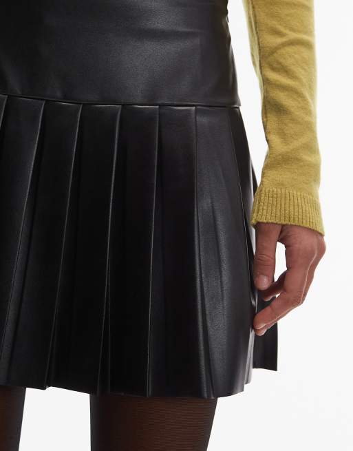 ASOS DESIGN – Czarna spódnica mini z zakładkami z poliuretanu, 2 z 5