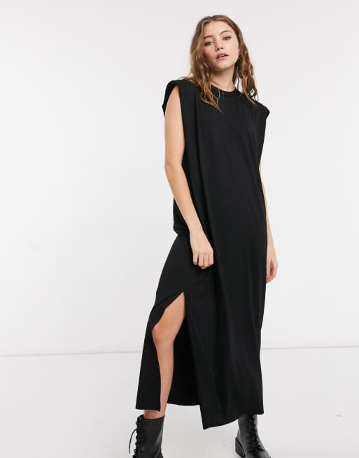 ASOS DESIGN – Czarna sukienka maxi bez rękawów z poduszkami na ramionach