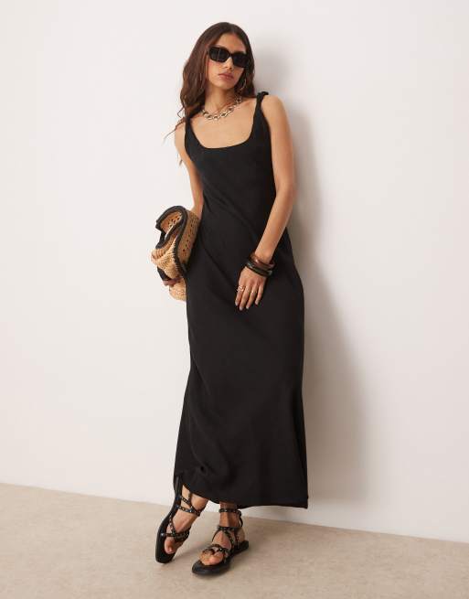 ASOS DESIGN – Czarna sukienka maxi cięta ze skosu z mieszanki lnu ze skręconymi ramiączkami
