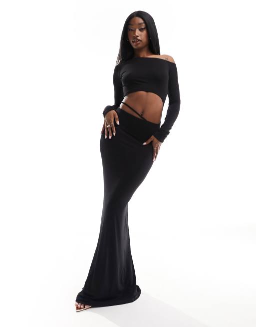 ASOS DESIGN – Czarna sukienka maxi z odkrytymi ramionami i wycięciem z przodu
