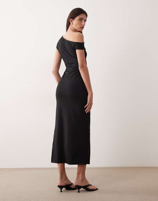 ASOS DESIGN – Czarna sukienka maxi z odsłoniętym ramieniem, 4 z 4