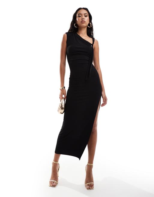 ASOS DESIGN – Czarna sukienka midi z asymetrycznym dekoltem i dużym ozdobnym pierścieniem