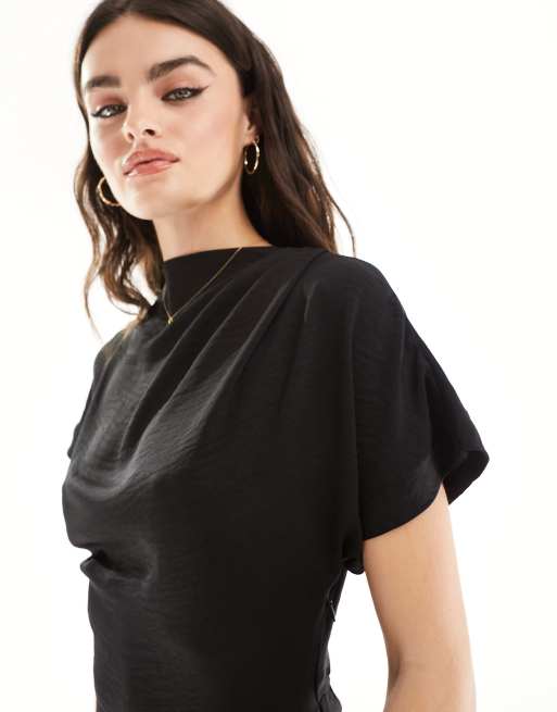 ASOS DESIGN – Czarna sukienka midi z drapowanym dekoltem i asymetrycznym plisowanym dołem, 3 z 4