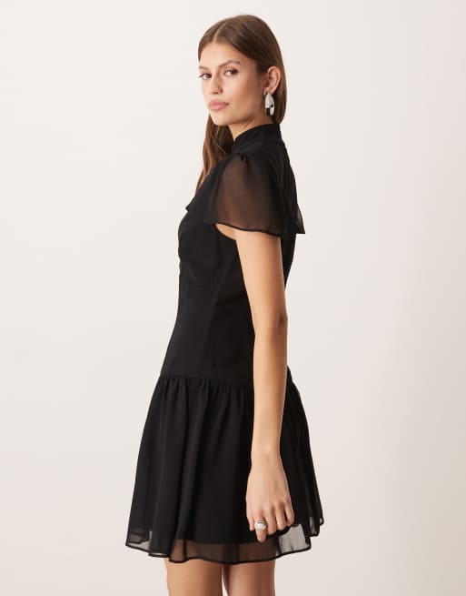 ASOS DESIGN – Czarna sukienka mini z falbaną na dole i szarfą, 2 z 4