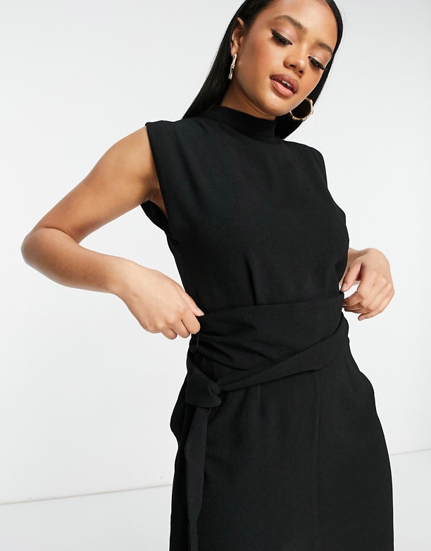  Ogromny ASOS DESIGN – Czarna sukienka mini z rozcięciem w rękawie i paskiem w stylu obi Black
