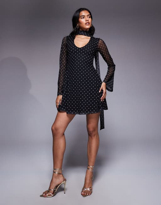 ASOS DESIGN – Czarna sukienka mini z rozkloszowanymi rękawami i szalikiem z siateczki w groszki