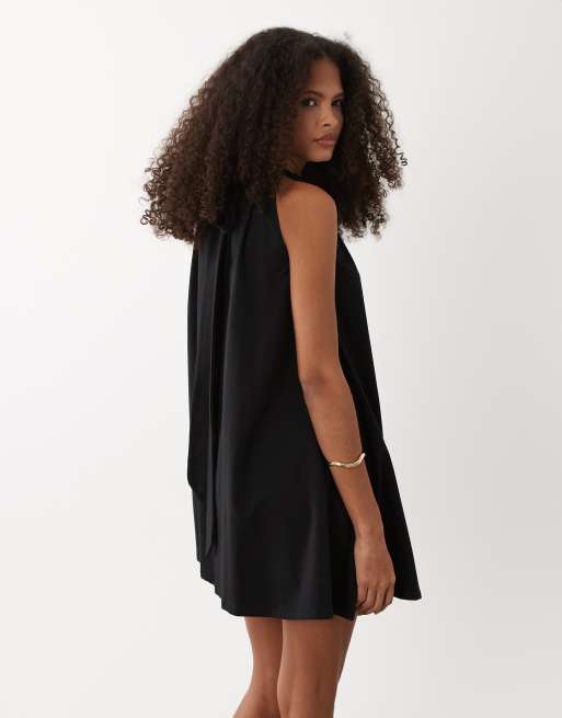 ASOS DESIGN – Czarna sukienka mini z wiązaniem na plecach, 4 z 4