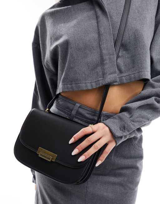 ASOS DESIGN – Czarna torebka crossbody z metalową wstawką w kolorze złota