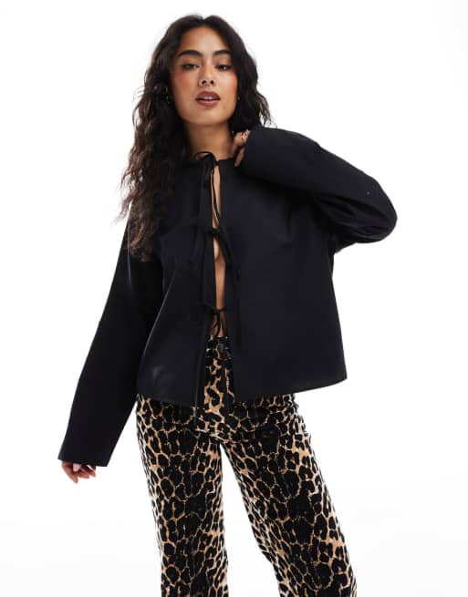 ASOS DESIGN – Czarna wiązana z przodu bluzka popelinowa z długimi rękawami