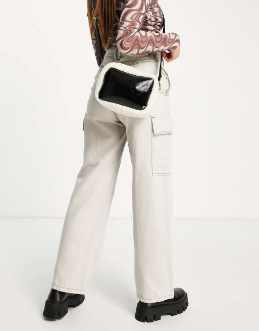 ASOS DESIGN – Czarna winylowa torebka crossbody ze lamówką ze sztucznego futerka  