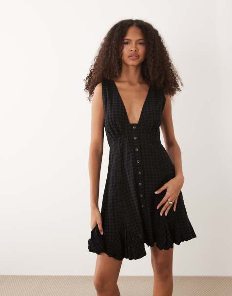 ASOS DESIGN – Czarna zapinana na guziki sukienka mini z dekoltem w szpic, koronkowym wykończeniem i godetami - view 1