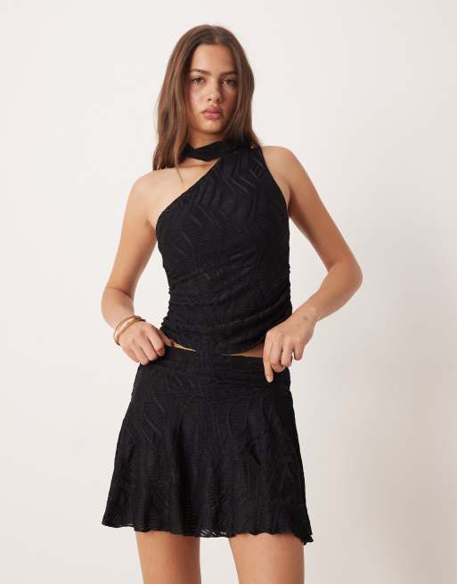 ASOS DESIGN – Czarny fakturowany zestaw: top na jedno ramię z szalem i spódnica mini, 3 z 3