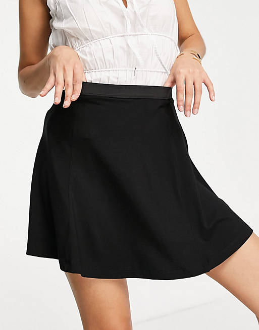 ASOS DESIGN – Czarna zwiewna spódnica mini z elastyczną talią