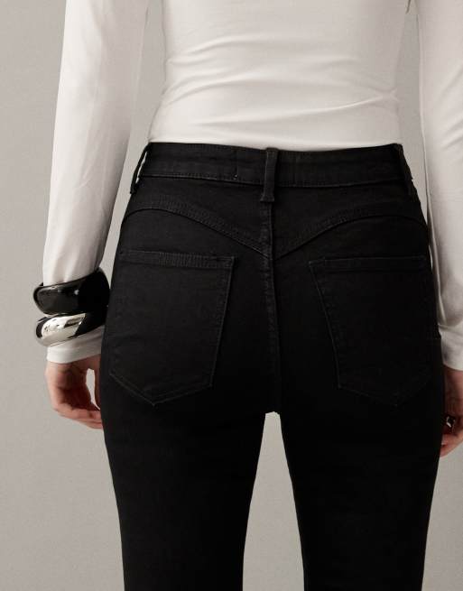 ASOS DESIGN – Czarne bardzo elastyczne jeansy z rozszerzanymi nogawkami, 5 z 7