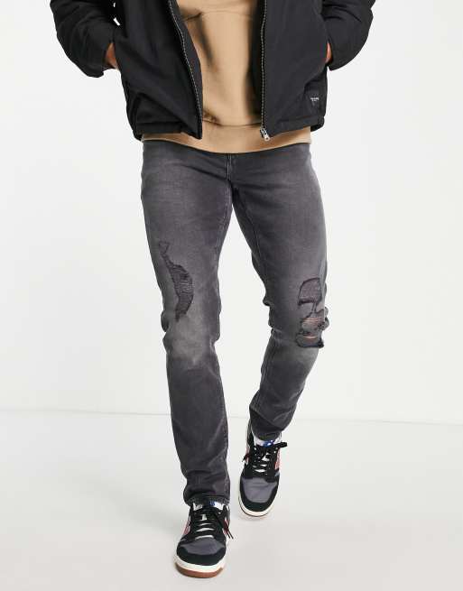 ASOS DESIGN – Czarne dopasowane jeansy ze stretchem z rozdarciami na kolanach