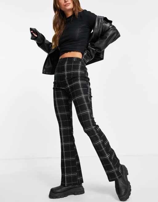 ASOS DESIGN – Czarne dopasowane spodnie z rozszerzanymi nogawkami w kratę