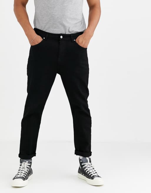 ASOS DESIGN – Czarne jeansy o marchewkowym kroju ze zwężanymi nogawkami