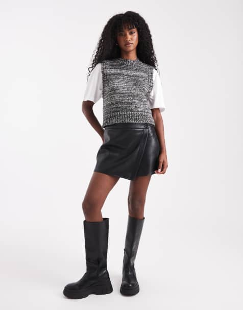 ASOS DESIGN – Czarne kopertowe spódnicospodnie z imitacji skóry z guzikiem - view 1