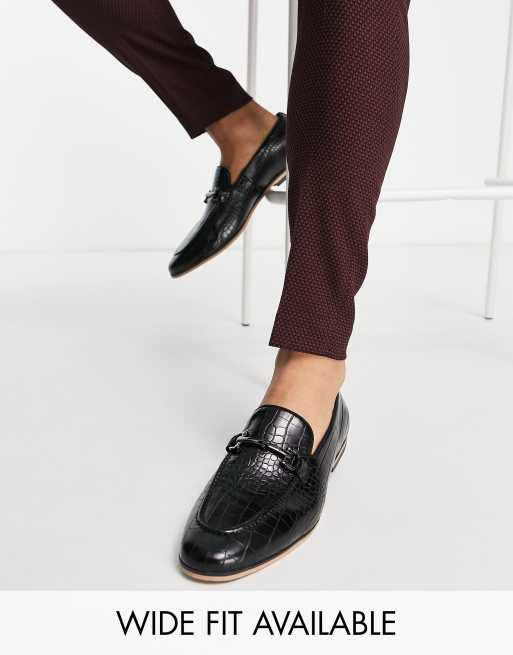 ASOS DESIGN – Czarne loafersy z imitacji krokodylej skóry ze złotą sprzączką