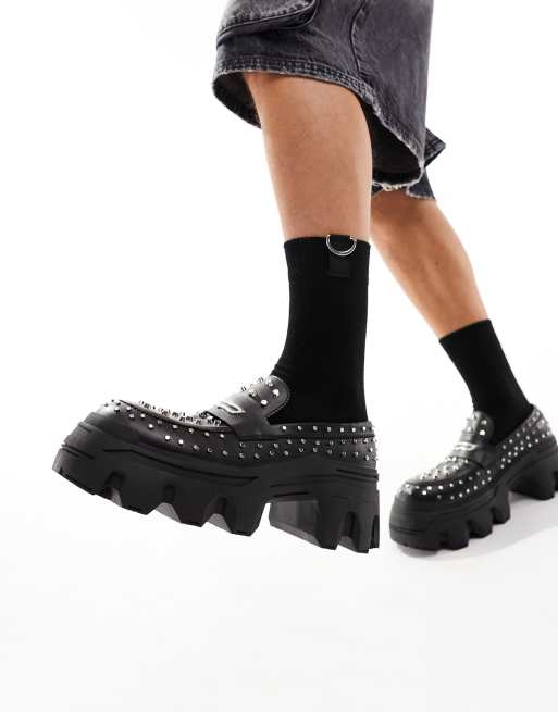 ASOS DESIGN – Czarne loafersy z imitacji skóry z ćwiekami w kolorze srebra na grubej podeszwie