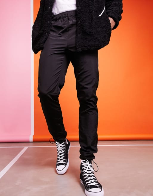 ASOS DESIGN – Czarne nylonowe zwężane joggersy z tkaniny technicznej, 2 z 4
